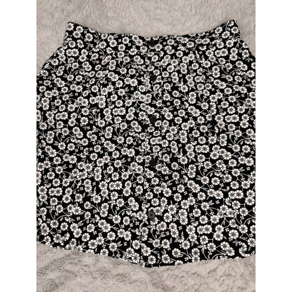 LOFT Black & White Floral A-Line Mini Skirt – Button Front – Size Medium - Picture 2 of 8